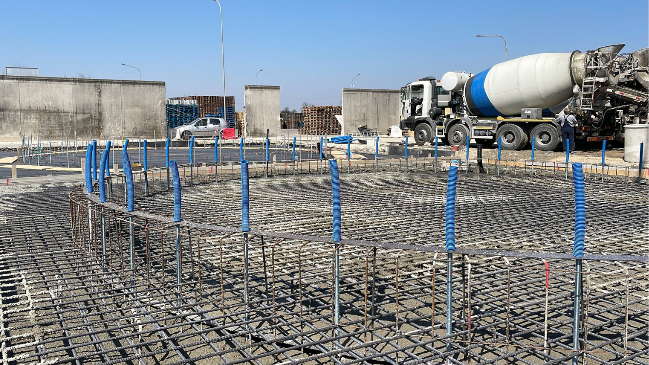 realizzazione-basamenti-cemento-posa-silos-caviro-forli