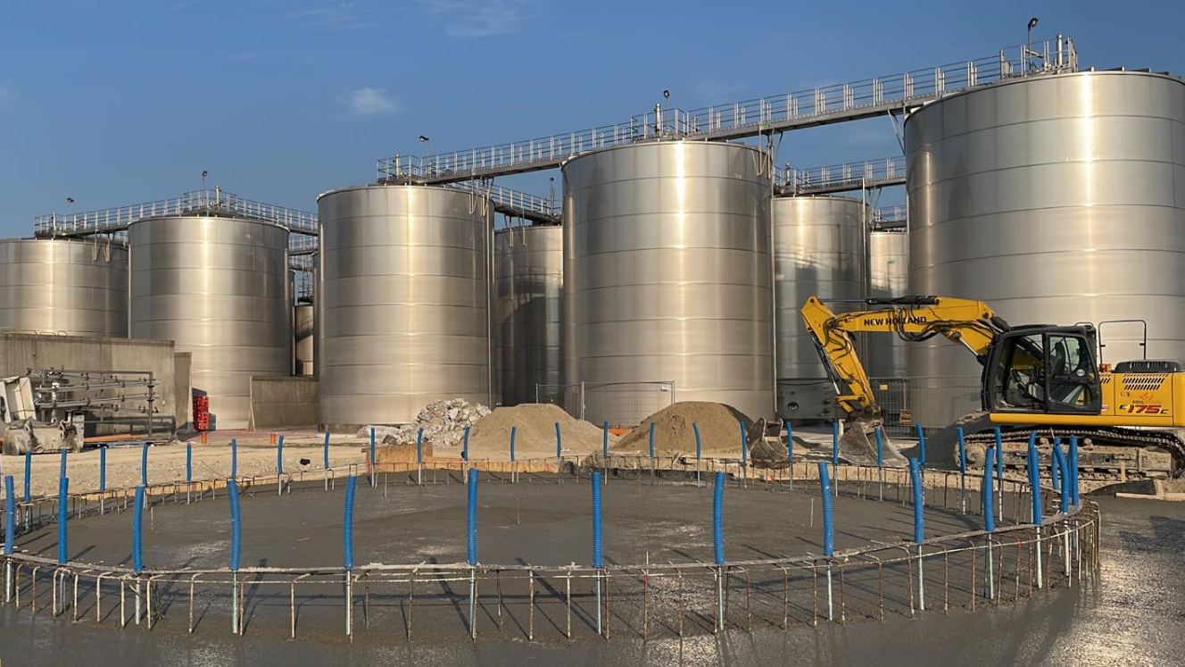 realizzazione-basamenti-cemento-posa-silos-caviro-forli